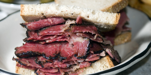 n-PASTRAMI-CORNED-BEEF-628x314